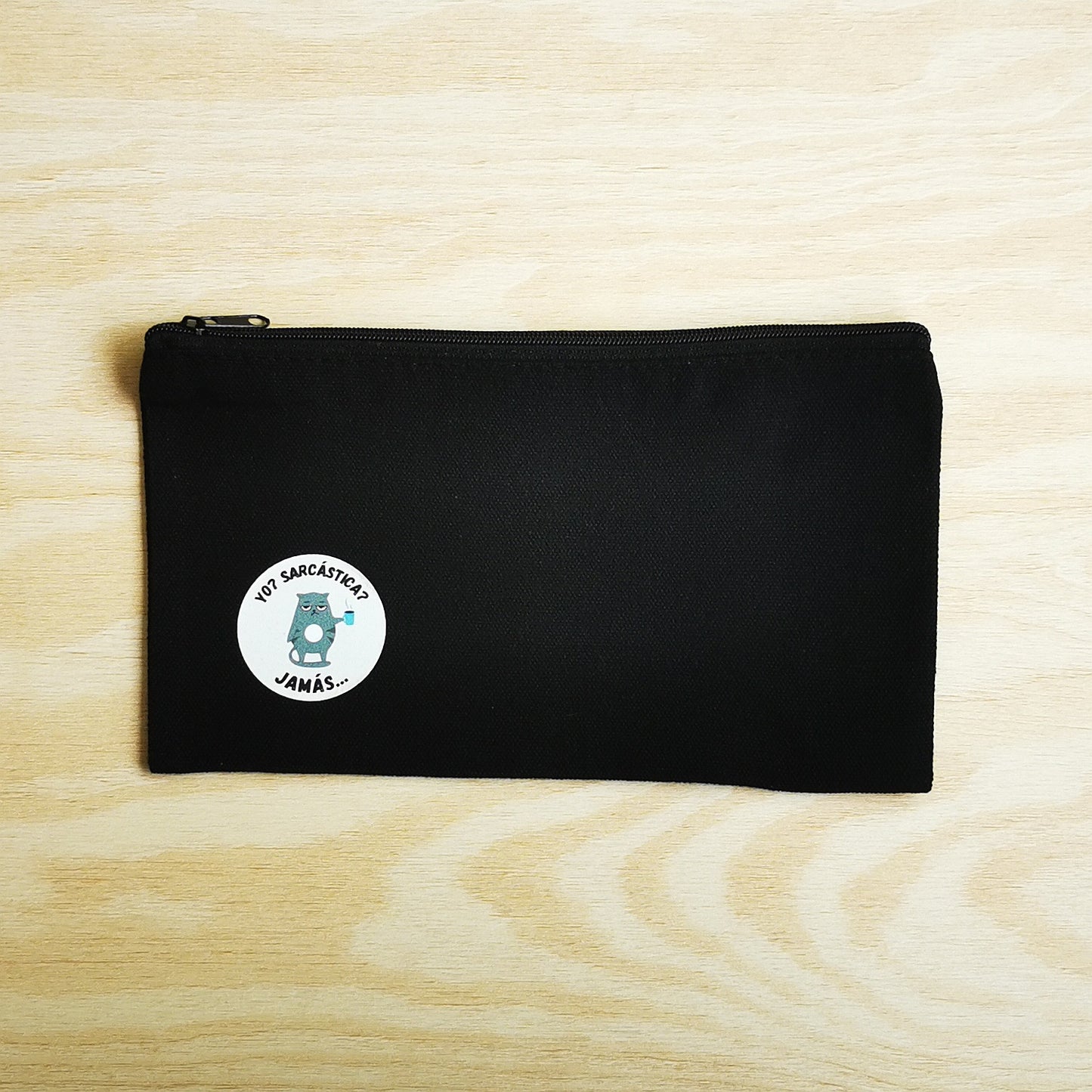 ESTUCHE NEGRO SARCÁSTICA